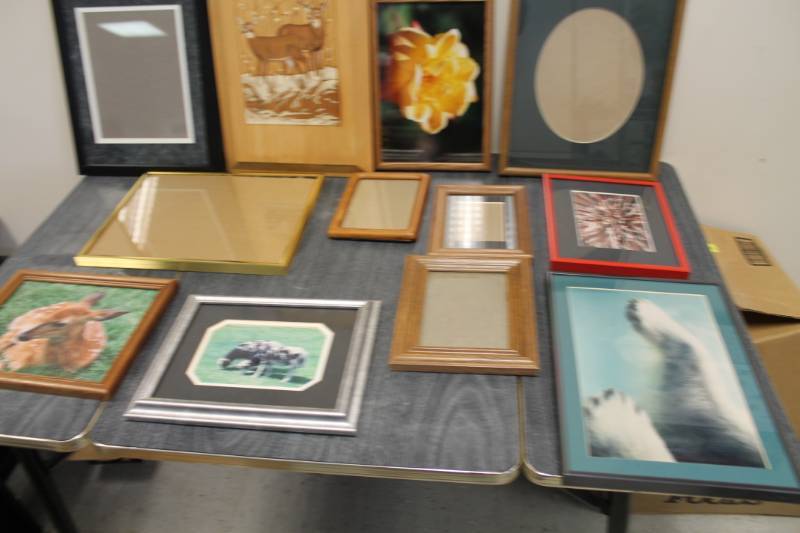 lot 71 image: Picture Frames Different Sizes Lot Of 12 Frames