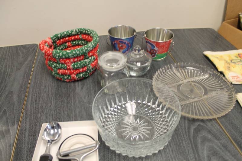 lot 77 image: Kitchen Ware Lot
