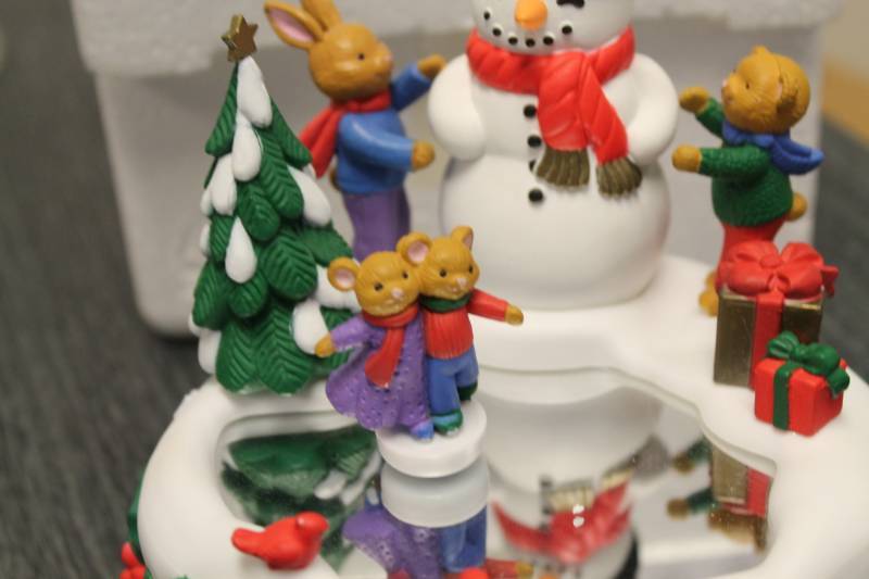lot 39 image: Snow Man Music Box