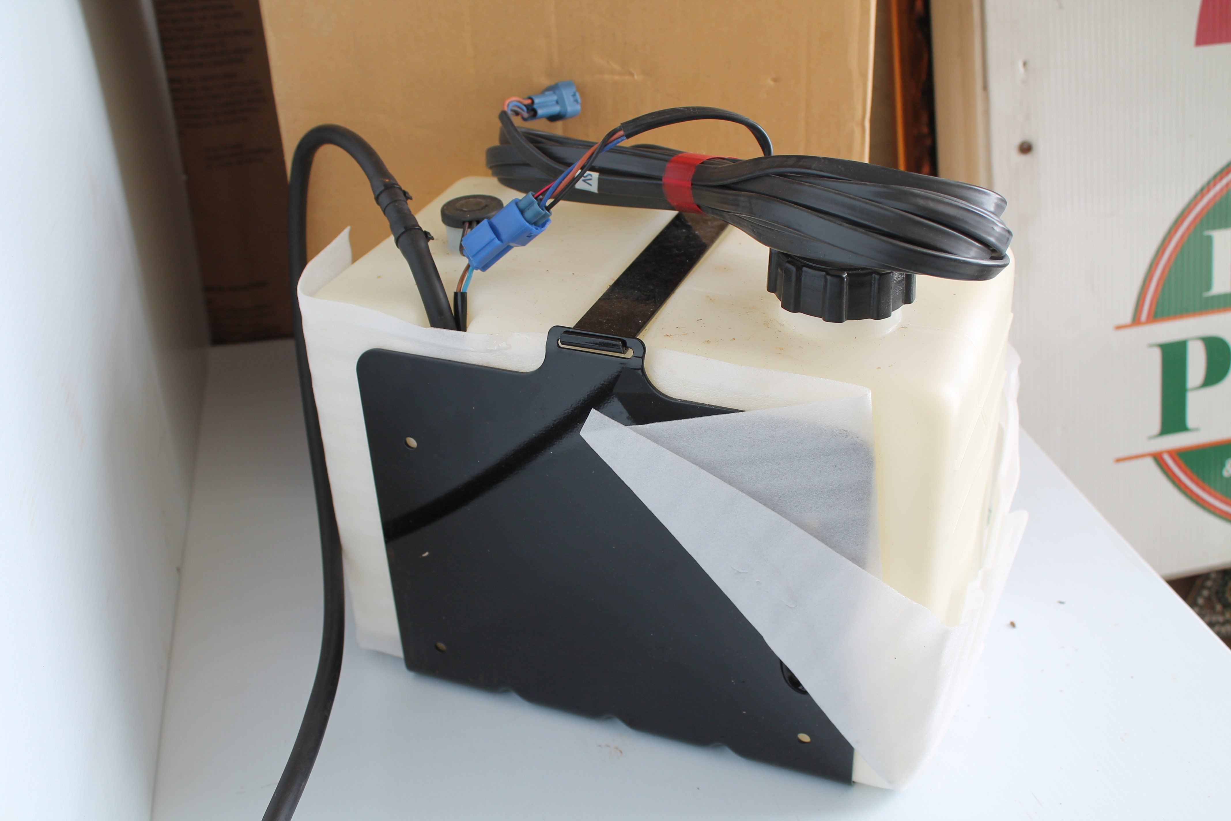 lot 42 image: YAMAHA Outboard Rigging Kit 2.8 Gallon Oil Tank Kit