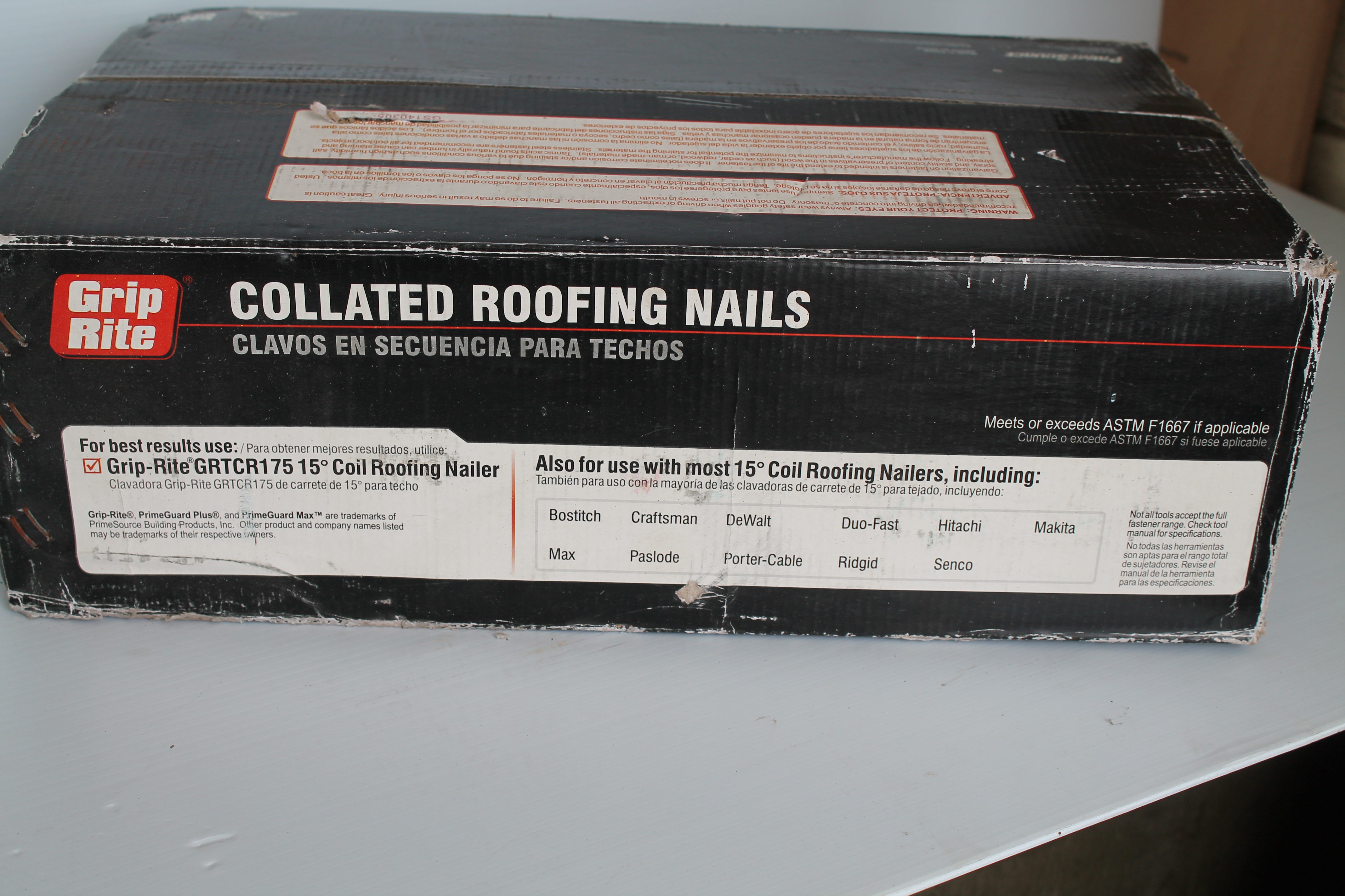 lot 14 image: Collated Roofing Nails 15 Degree Wire Weld Coil, 1 14 X .120 Smooth Shank