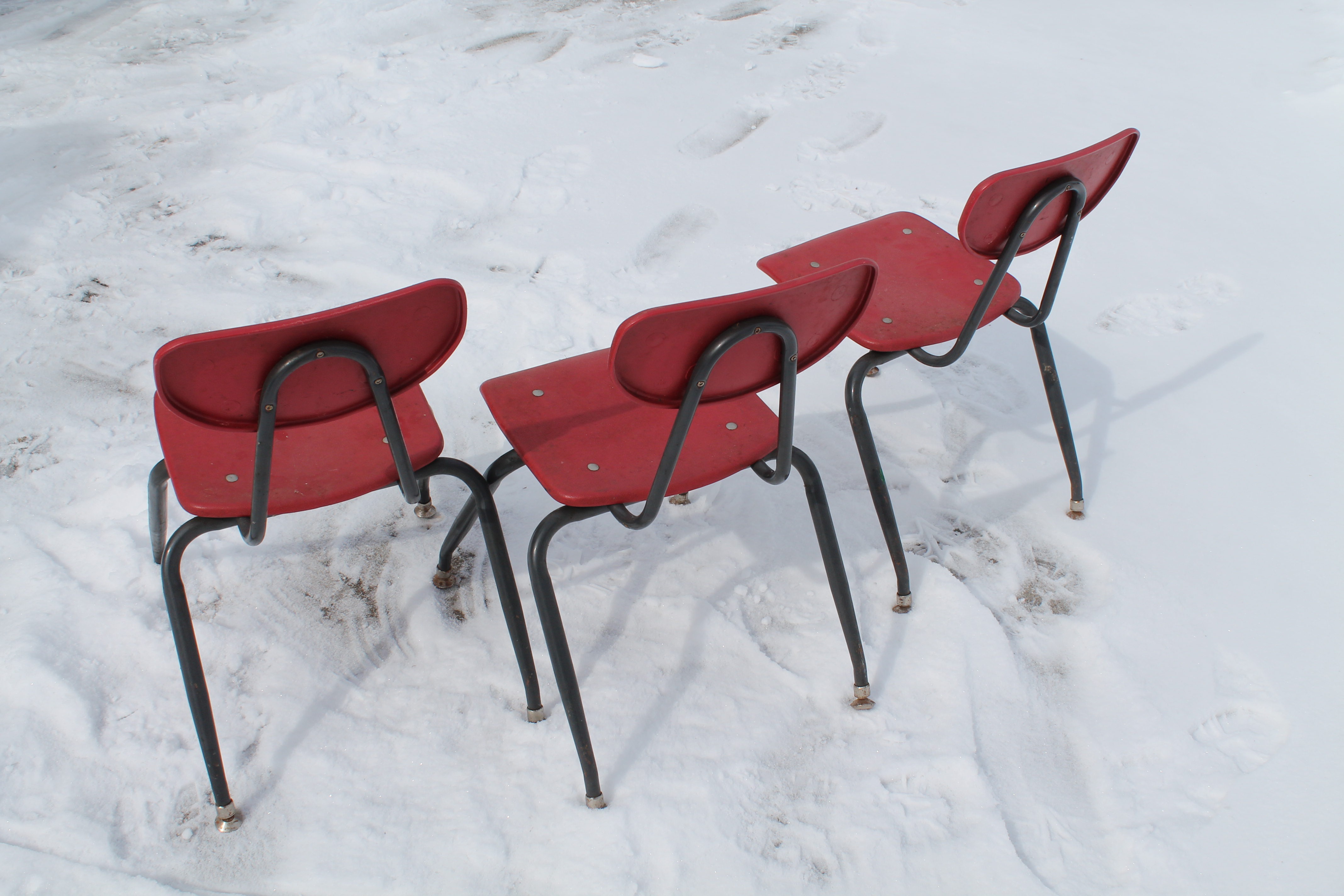 lot 82 image: Vintage Stackable Kids Chairs Lot Of 5