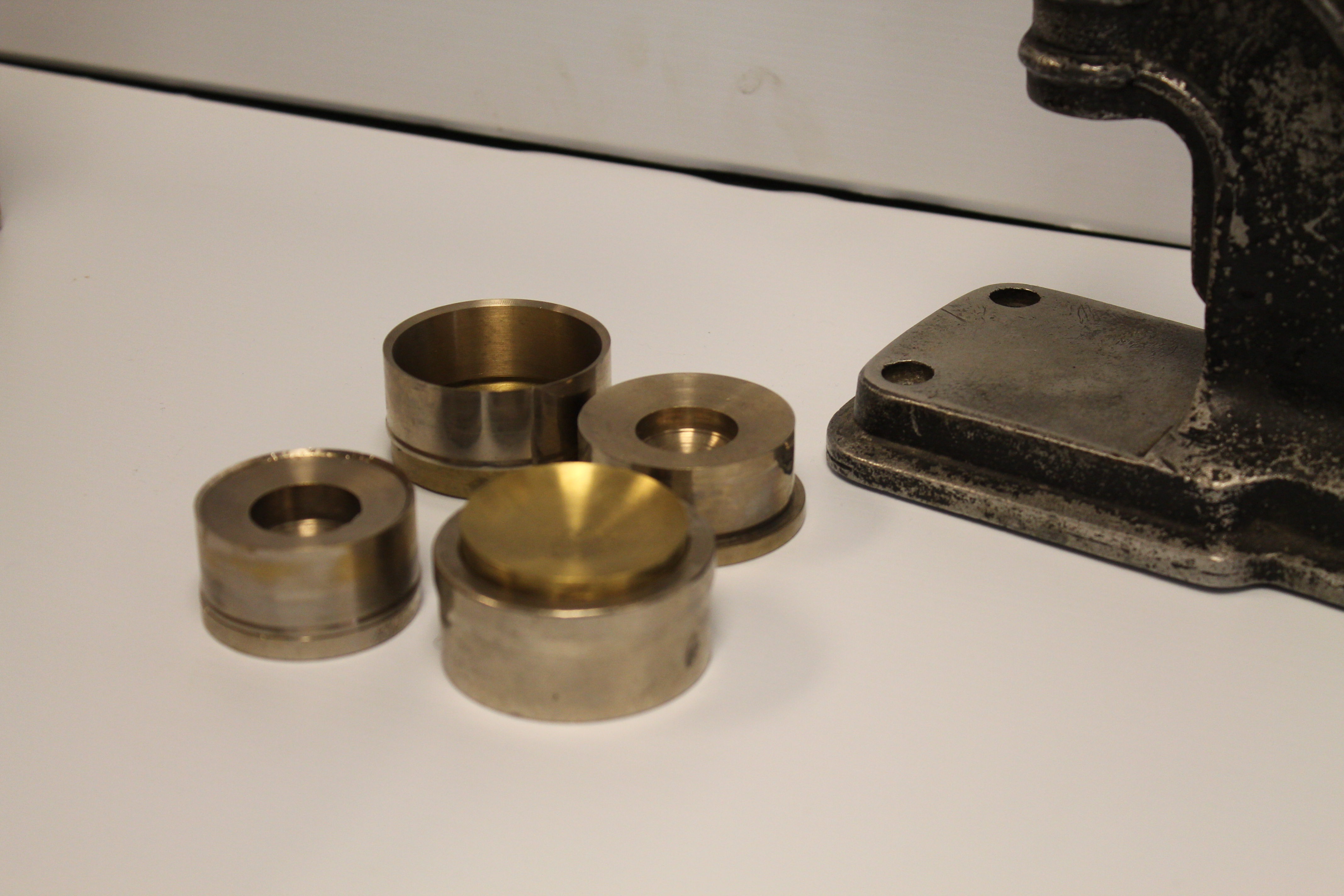 lot 27 image: Vintage Manual Button Press Machine
