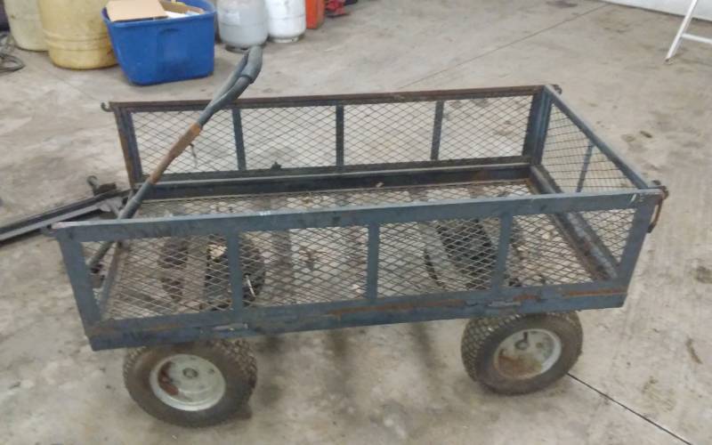 lot 3 image: Garden Cart With Pneumatic Tires