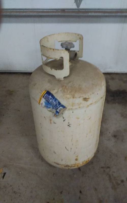 lot 8 image: 30-Lb Propane Tank