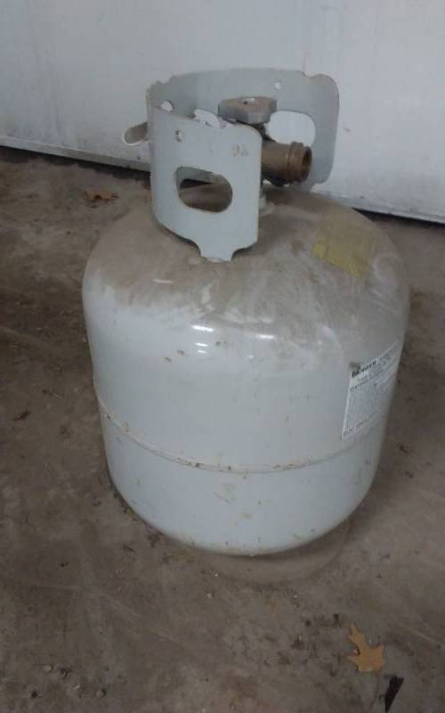 lot 9 image: 20-Lb Propane Tank