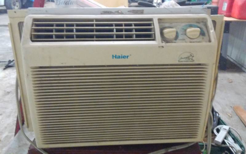 lot 13 image: Haier 5000 BTU Window AC Unit