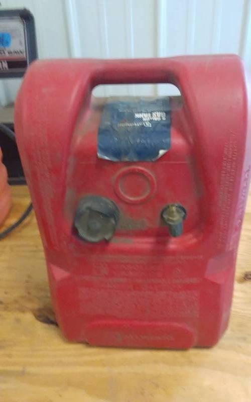 lot 24 image: Attwood 6-Gallon Boat Gas Tank