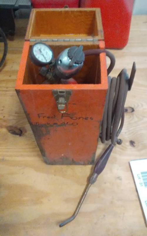 lot 26 image: Acetylene Torch And Tank