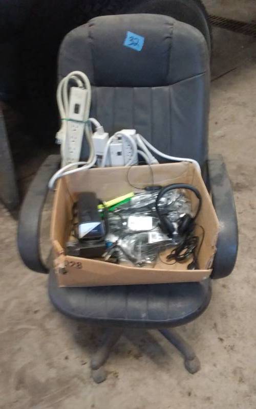 lot 32 image: Office Chair & Office Related Items