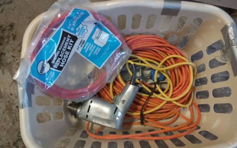 lot 43 image: Extension Cords & 38 Drill