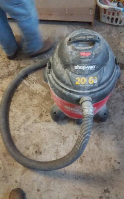 lot 44 image: 20-Gallon 6.5 HP Shop Vac