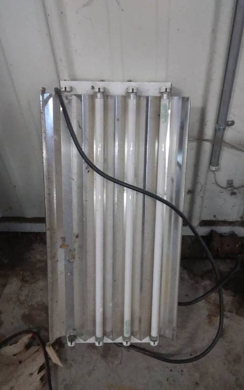 lot 50 image: Sun System New Wave T-5 Grow Light