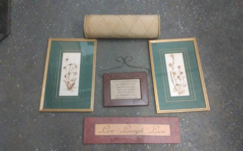 lot 30 image: Wall Decor