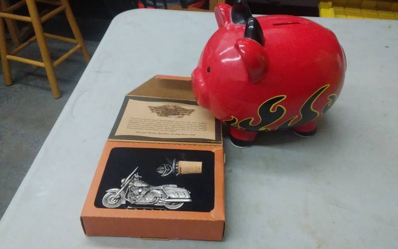 lot 31 image: Harley Davidson Wine Set, Flame Job Piggy Bank