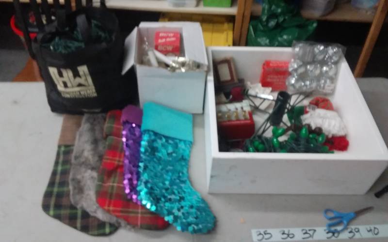 lot 35 image: Box Lot Christmas Related Decor