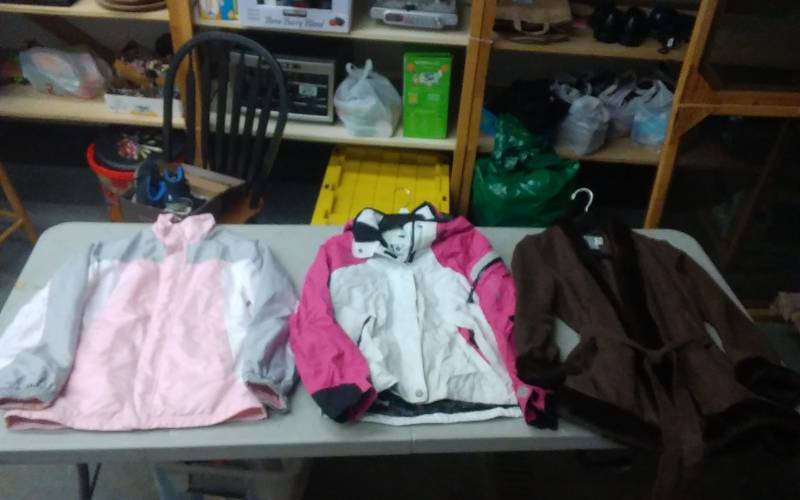lot 42 image: 3-Ladies Jackets Columbia Size M, Brown Size L