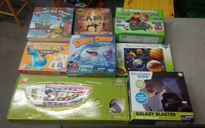 lot 46 image: Lot Of Kids Games, Key Board, Laser Shooting Game