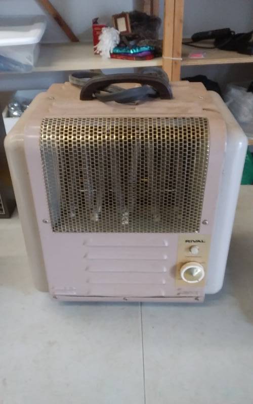 lot 4 image: Rival 240 Volt Space Heater