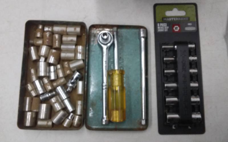 lot 14 image: 14 Inch Drive Sockets & Ratchet