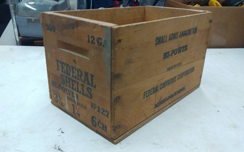 lot 18 image: Federal 12 Gauge Wood Crate