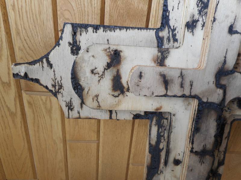 lot 11 image: Wooden Cross