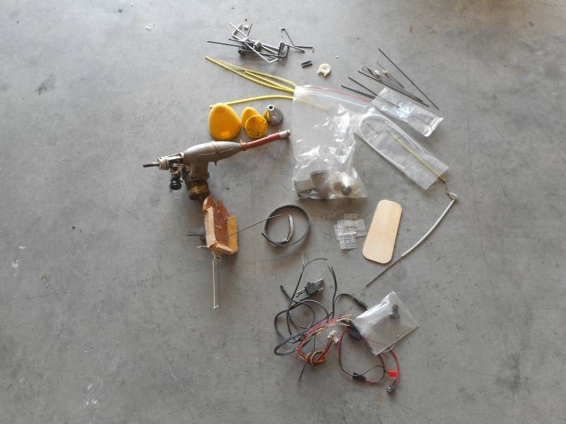 lot 10 image: RC Airplane Parts