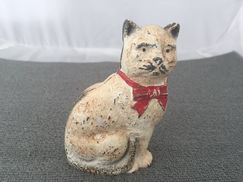 lot 35 image: Heavy Metal Cat Bank