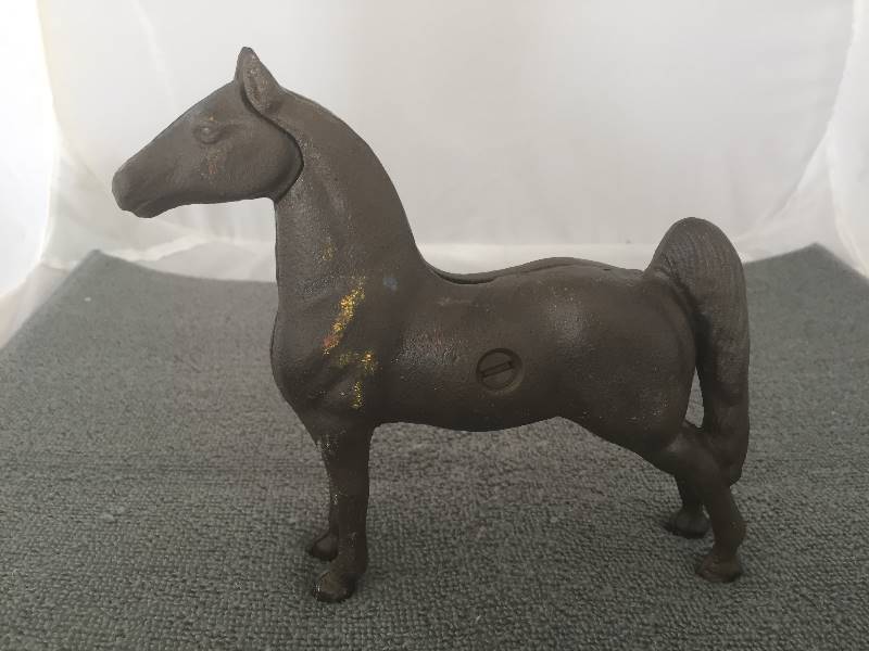 lot 45 image: Heavy Metal Horse Bank