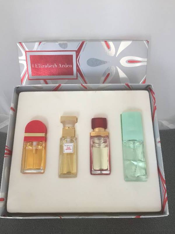 lot 50 image: New Elizabeth Arden Parfum Set - Red Door, 5th Avenue, Arden Beauty, Green Tea