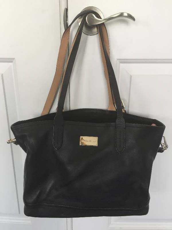 lot 120 image: COLE HAAN Leather Purse with Removeable Zipper Bag