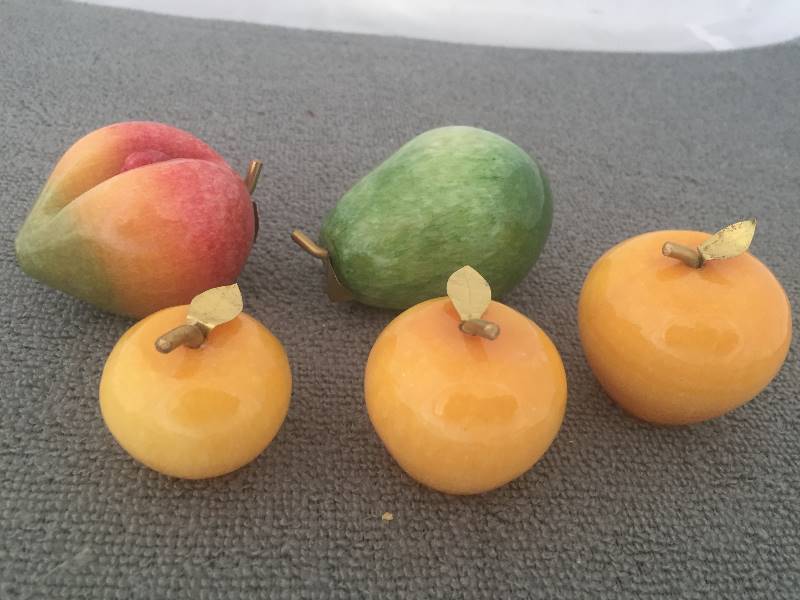 lot 48 image: Vintage Onyx Fruit - Heavy