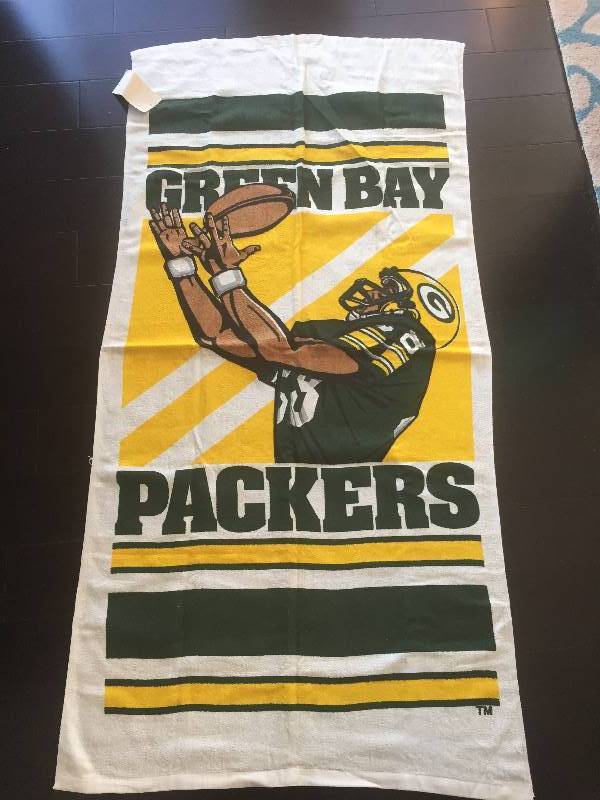 lot 58 image: Vintage Green Bay Packers Beach Towel with tag