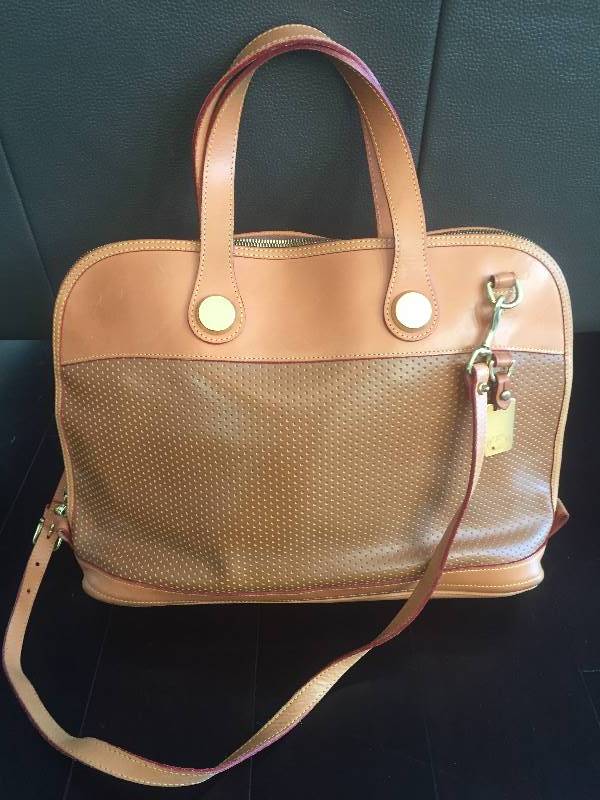 lot 18 image: Dooney Bourke Large Leather Purse  Tote