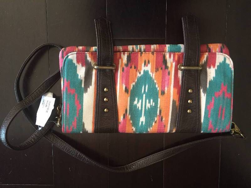 lot 78 image: NWT Shoulder Strap Purse Be by Byrna