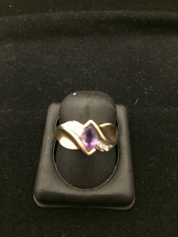 lot 11 image: 10K Gold Amythst & Diamond Ring