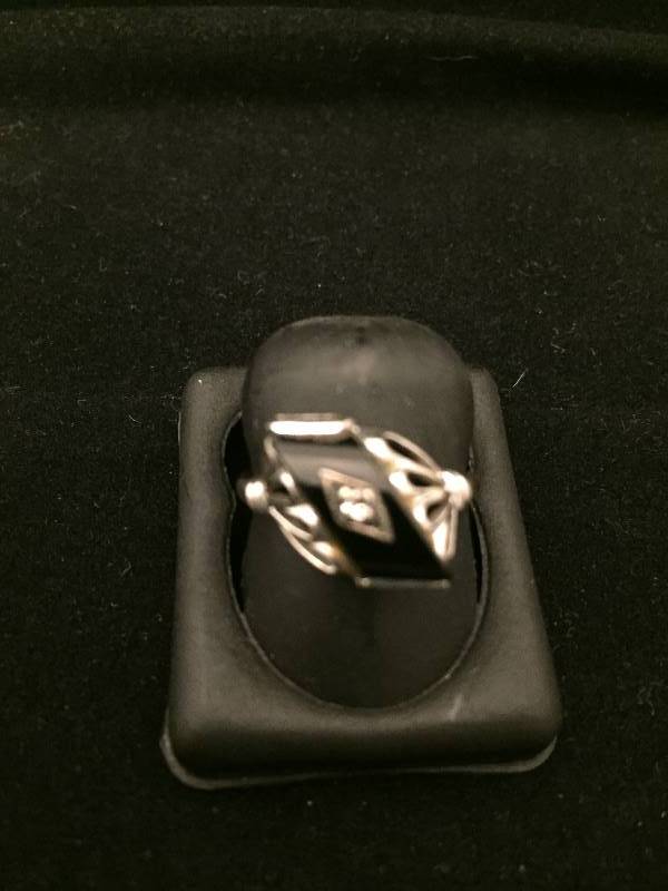 lot 17 image: 10K White Gold Black Onyx Diamond Ring