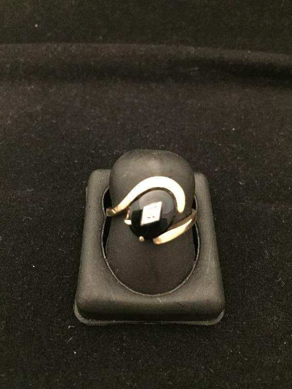 lot 43 image: 10K Gold Black Onyx Diamond Ring