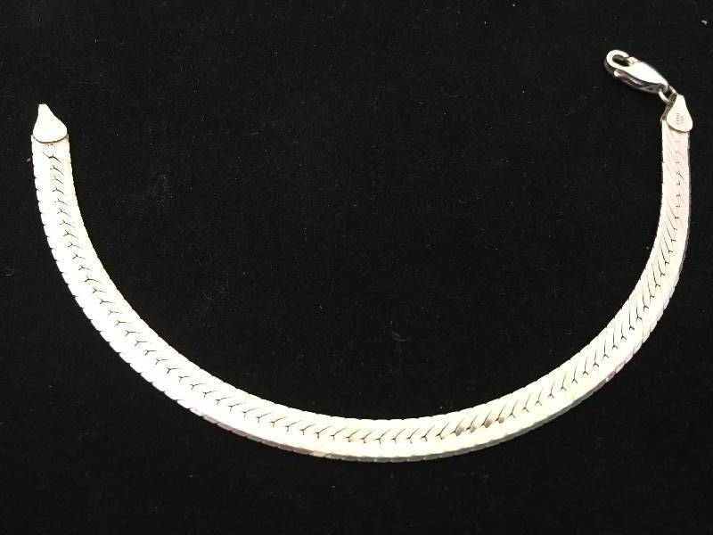 lot 81 image: Sterling Silver Wide Herringbone Bracelet - 7 long