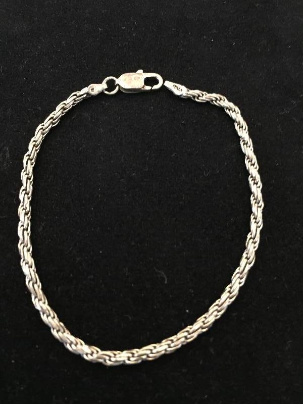 lot 112 image: Sterling Silver Bracelet - 7.25 long