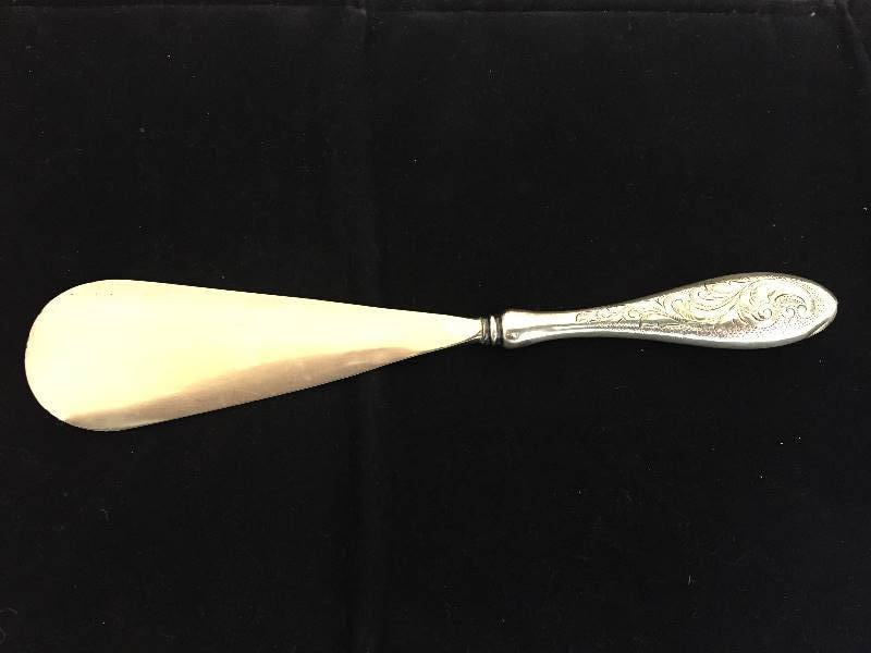 lot 24 image: Vintage Sterling Silver Shoe Horn