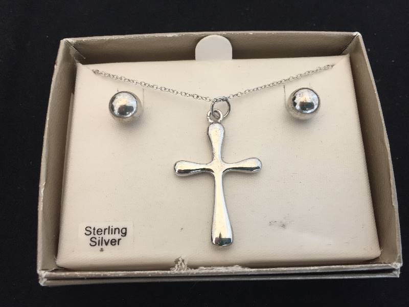 lot 124 image: Sterling Silver Cross Pendant Necklace & Pierced Earring Set