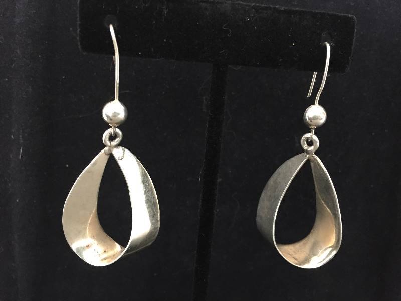 lot 67 image: Sterling Silver Long Geometric Pierced Earrings