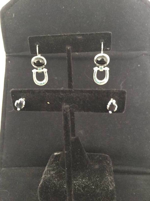 lot 117 image: 2 Pairs Sterling Silver Pierced Earrings w Black Stones