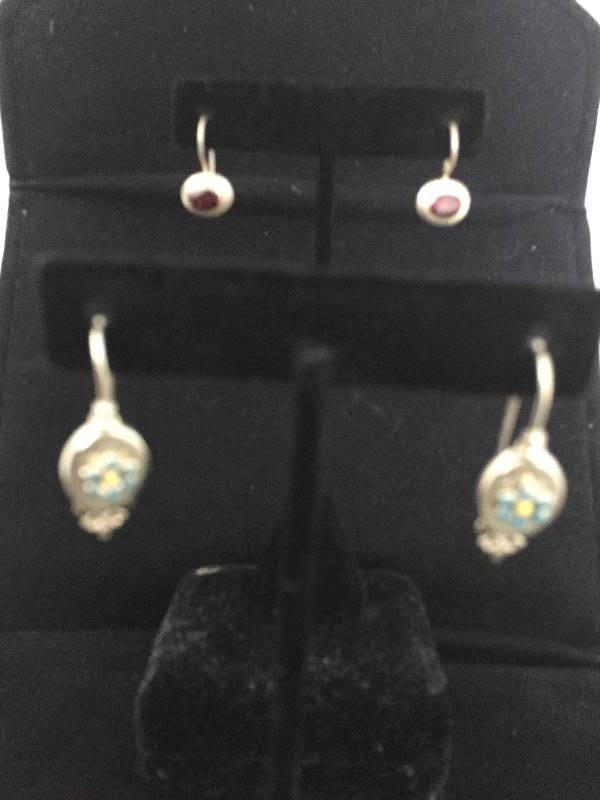 lot 126 image: 2 Pairs Sterling Silver Pierced Earrings - Red Stone & Floral Enamel