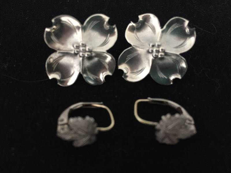 lot 133 image: 2 Pairs Sterling Silver Pierced Earrings - Floral & Leaf