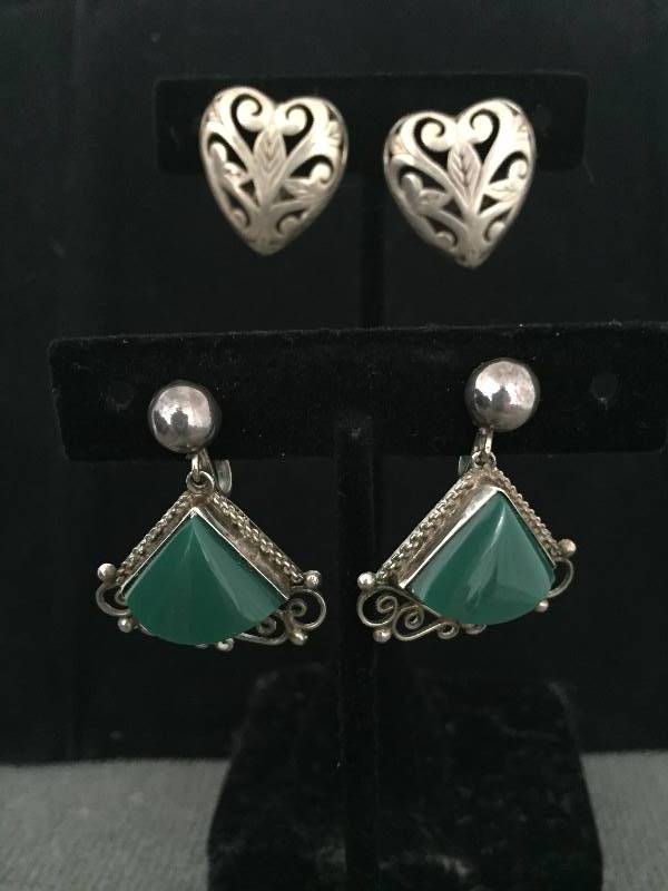 lot 136 image: 2 Pairs Sterling Silver Clip Back Earrings