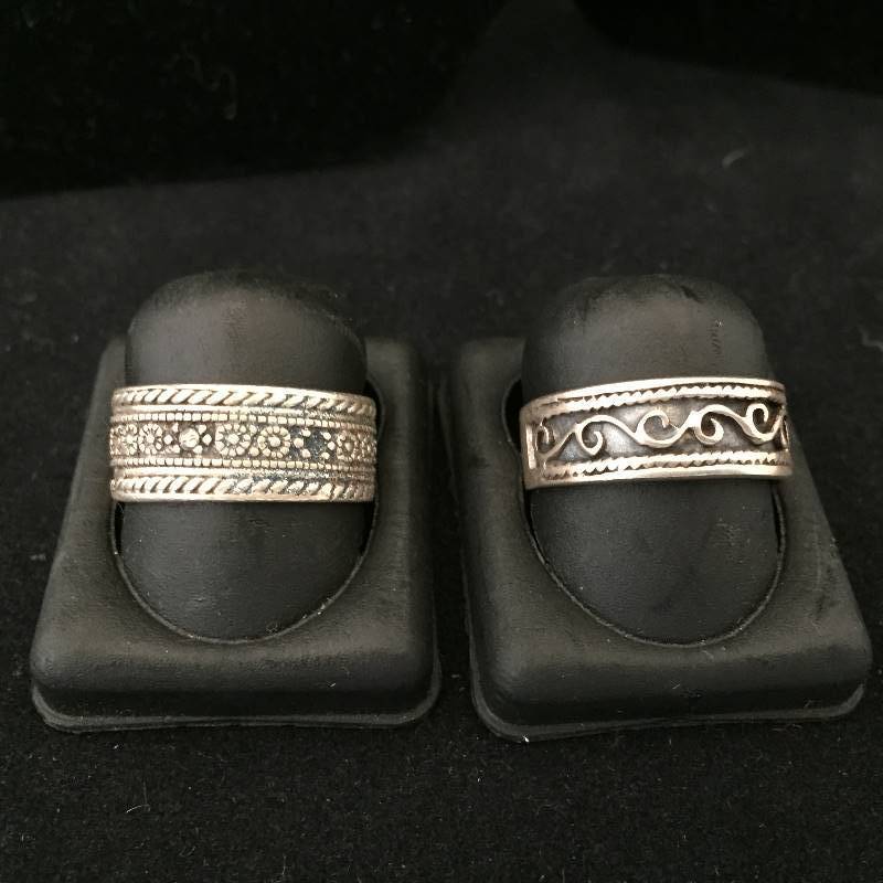 lot 94 image: 2 Sterling Silver Bands Rings