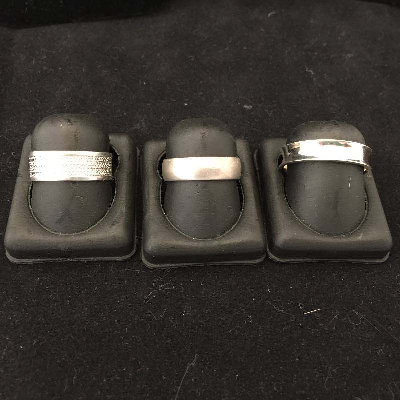 lot 149 image: 3 Sterling Silver Bands Rings