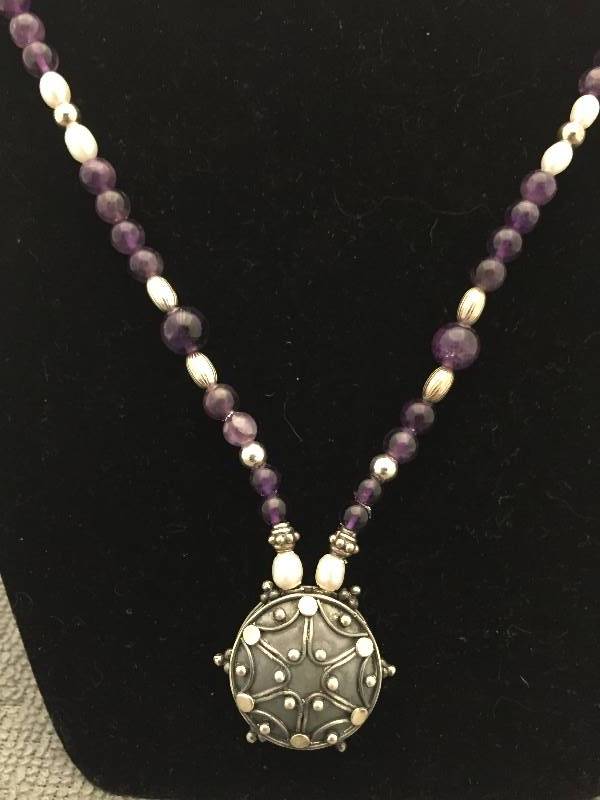 lot 62 image: Amythst Sterling Silver Pearl Onyx Beaded Necklace